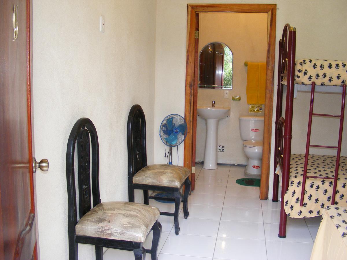 Hostal Maxima Puerto López エクステリア 写真