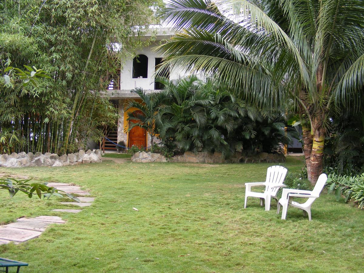 Hostal Maxima Puerto López エクステリア 写真
