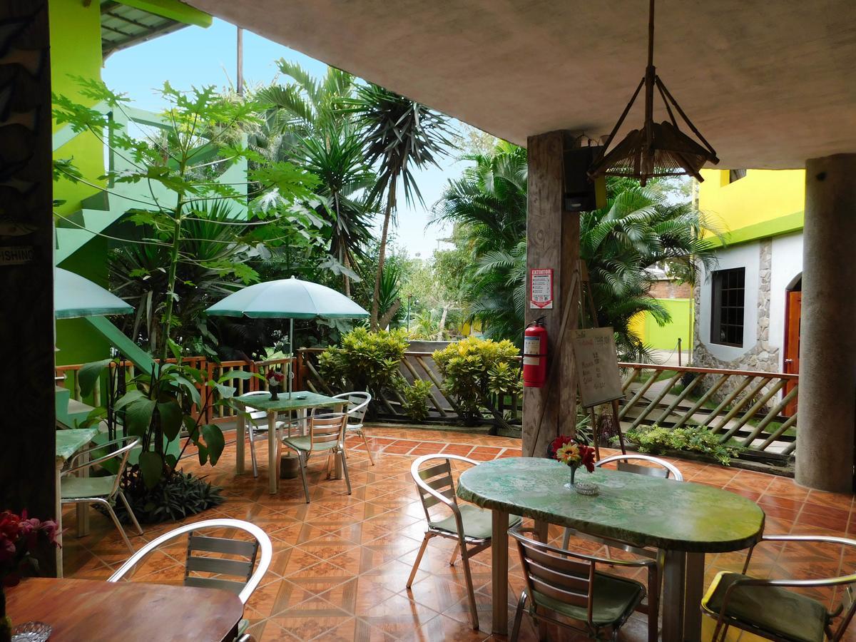 Hostal Maxima Puerto López エクステリア 写真