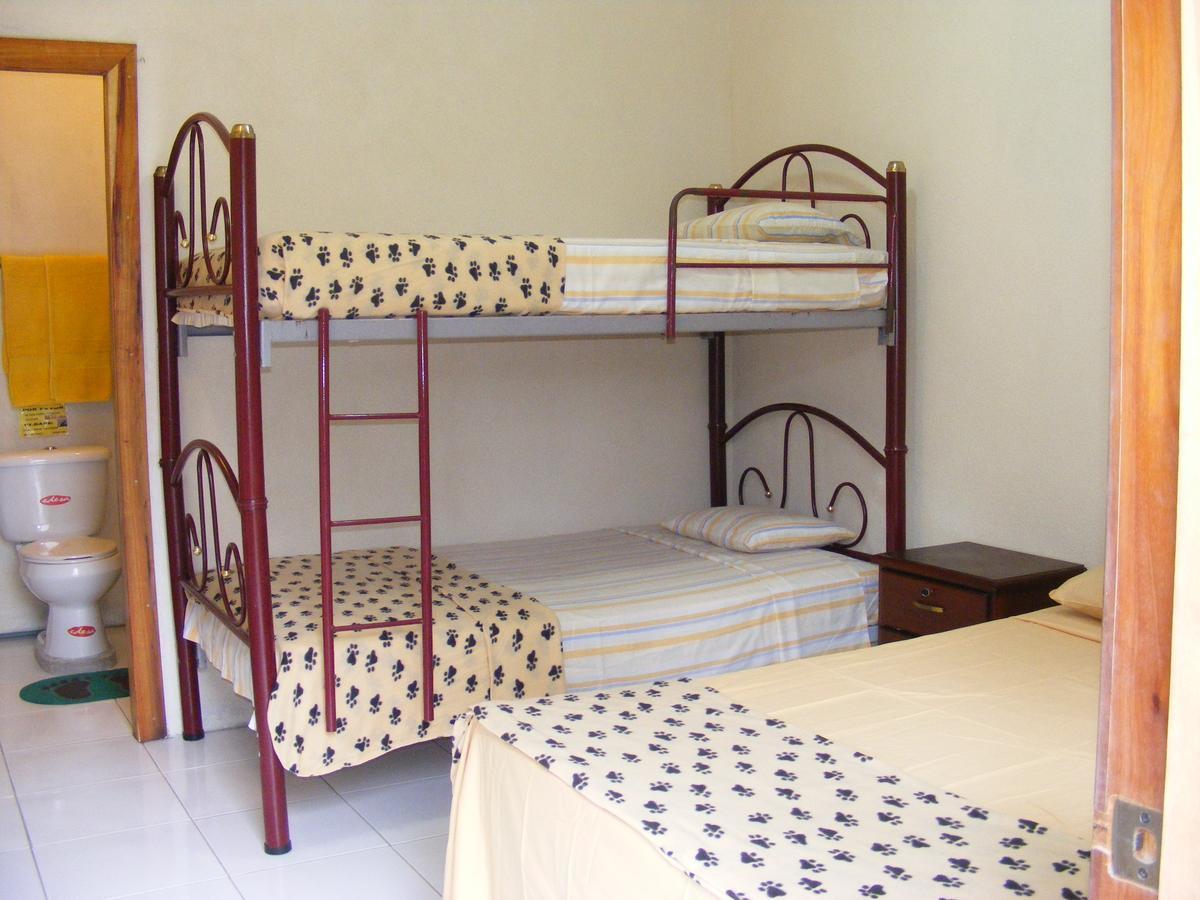 Hostal Maxima Puerto López エクステリア 写真