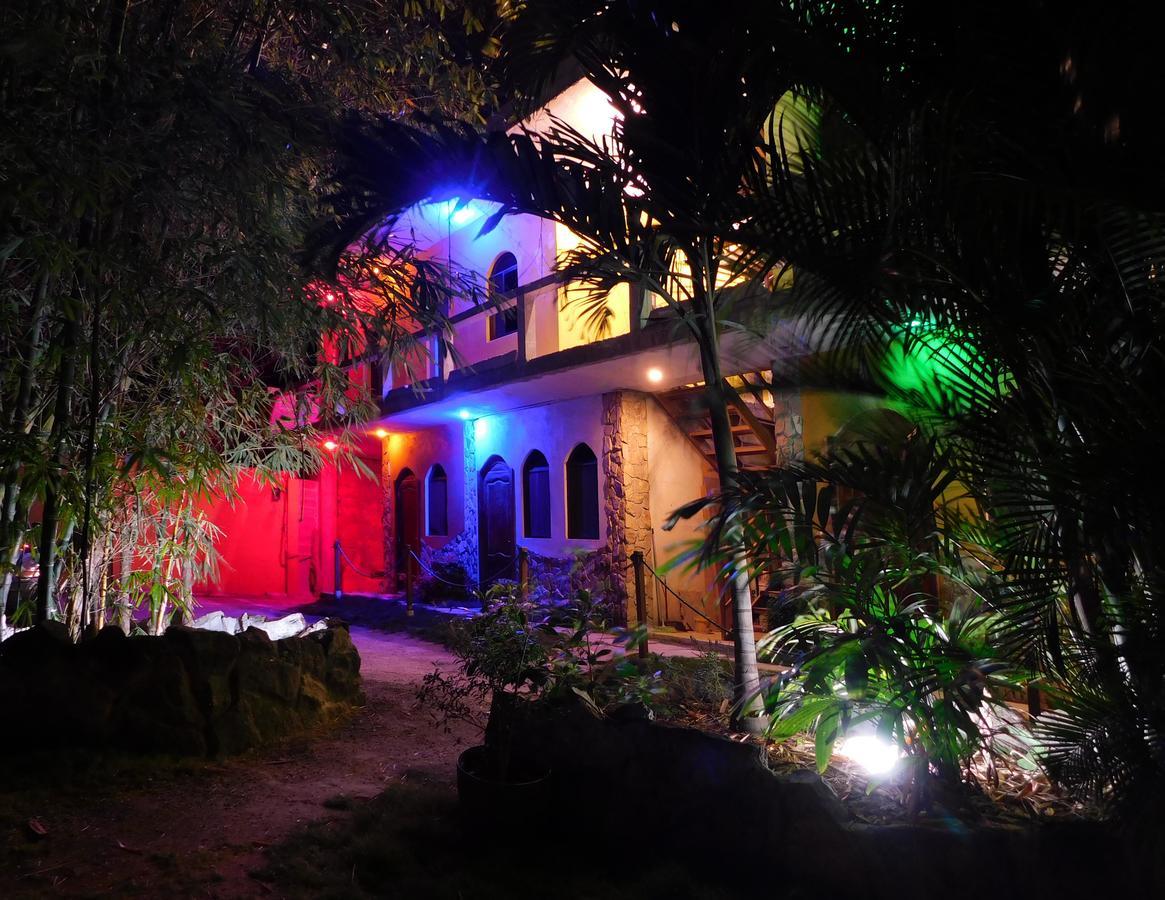 Hostal Maxima Puerto López エクステリア 写真