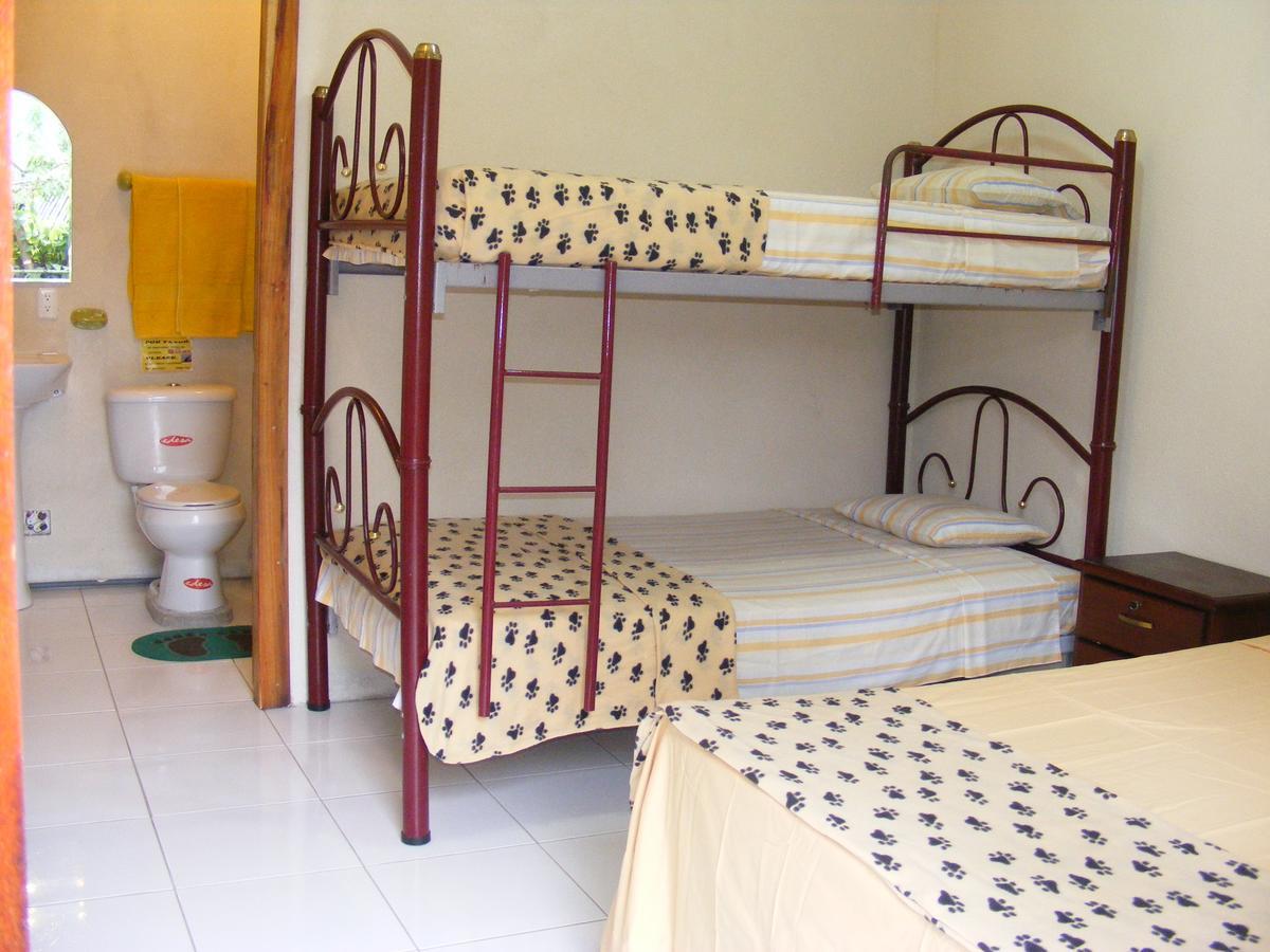 Hostal Maxima Puerto López エクステリア 写真