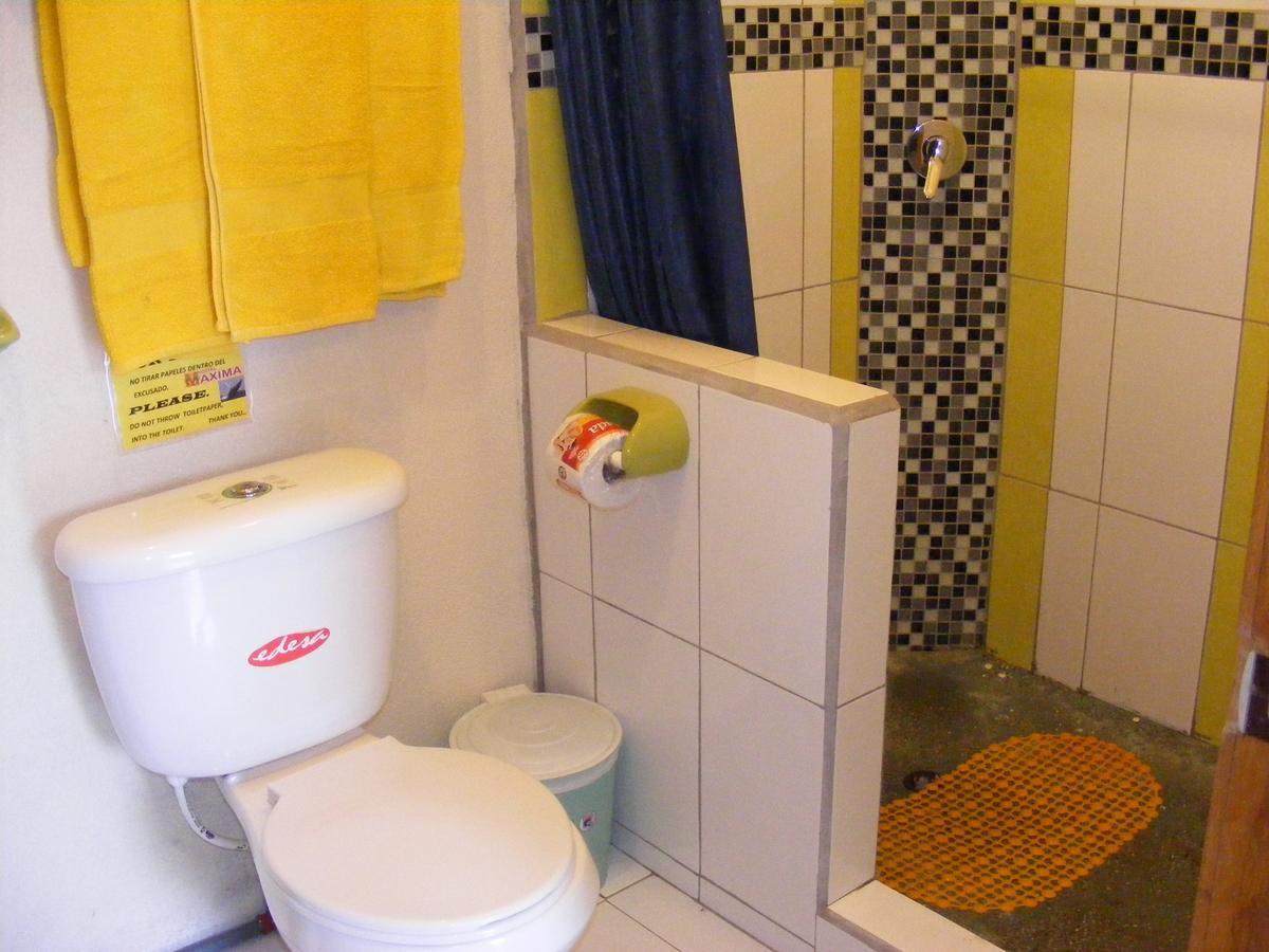 Hostal Maxima Puerto López エクステリア 写真